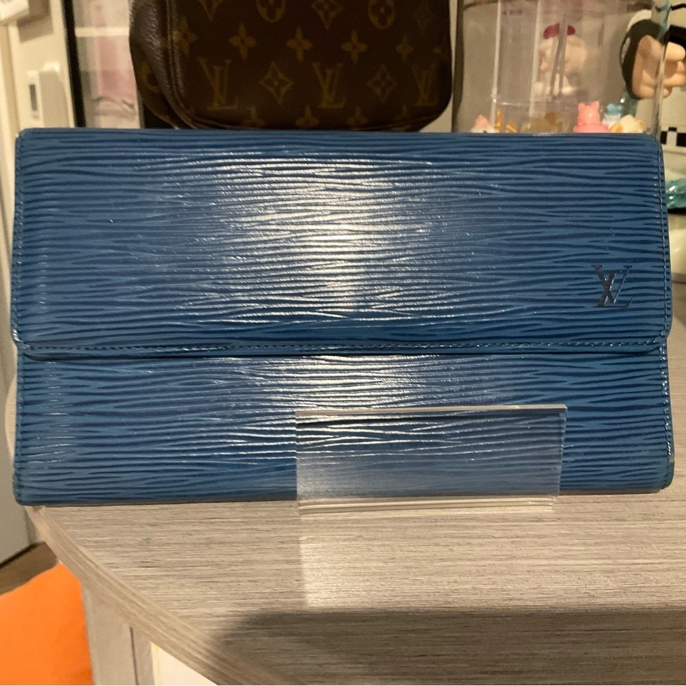 Louis Vuitton Epi International Wallet
